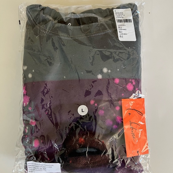 Acid Wash Charcoal Break Through Pullover in Charcoal
La Detresse - Picture 2 of 5